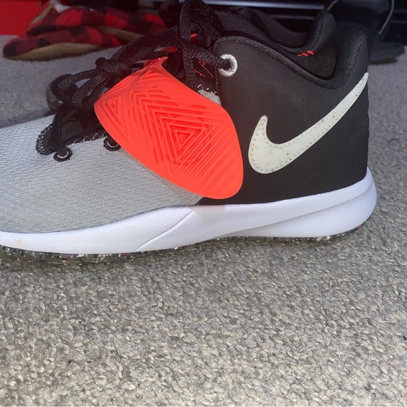 COPY - Kyrie Flytrap 3 GS - Picture 3 of 5